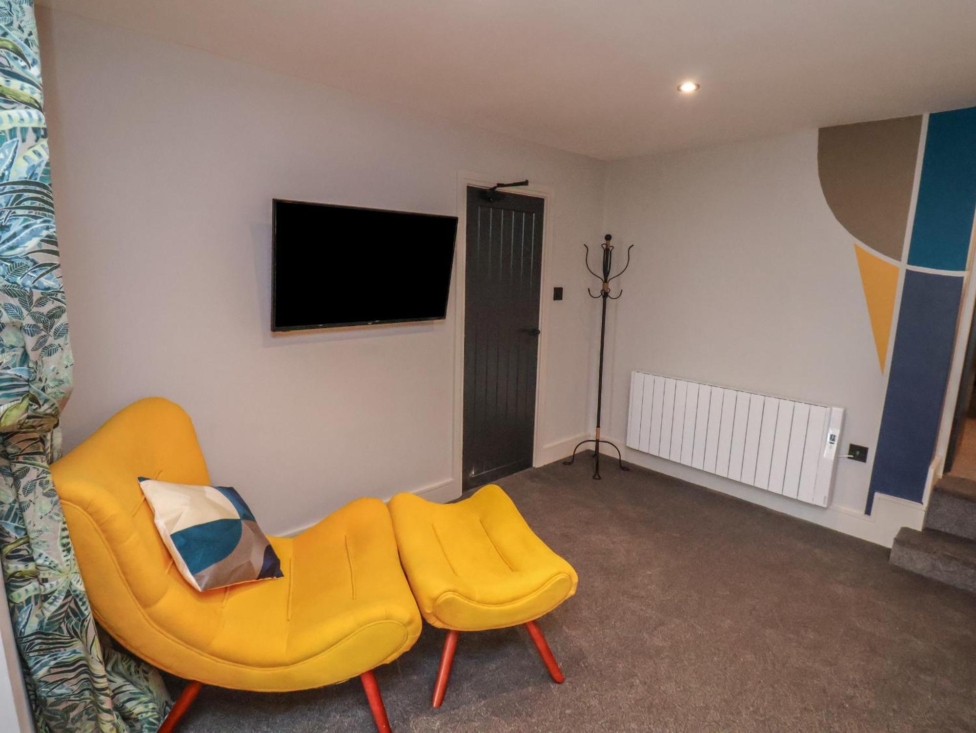 1 Hunter's Quay Apartment *